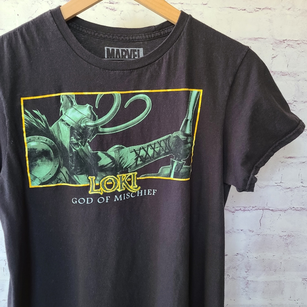 Marvel Loki God of Mischeif Graphic Print Tee Medium 19x25"